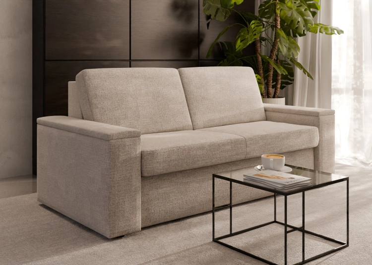 Sofa z bocznymi pojemnikami i 18 cm materacem 140x200 do spania codziennego Hauss Veloria  widok po skosie ze stolikiem.jpg
